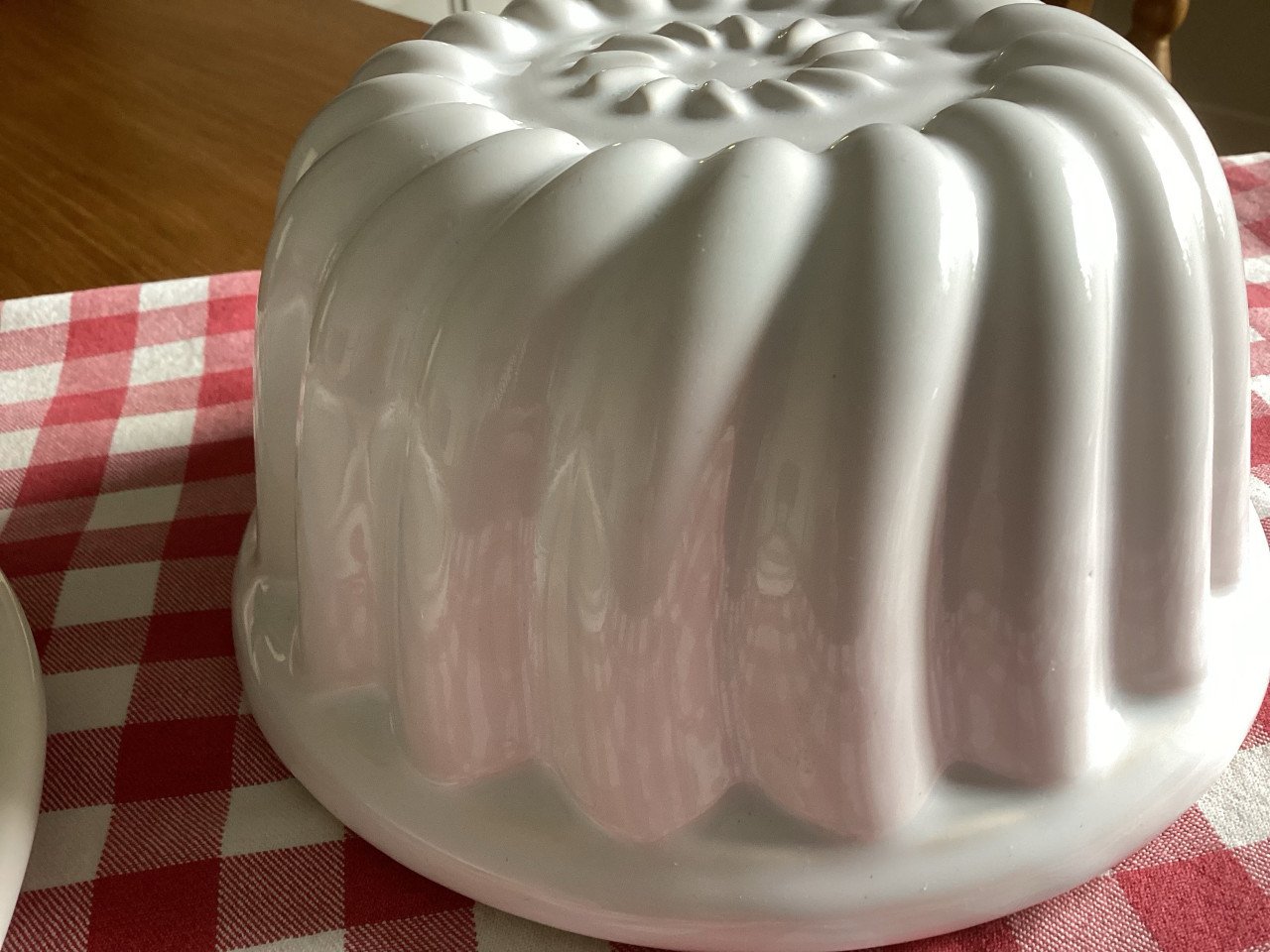 Gave puddingvorm met onderbord