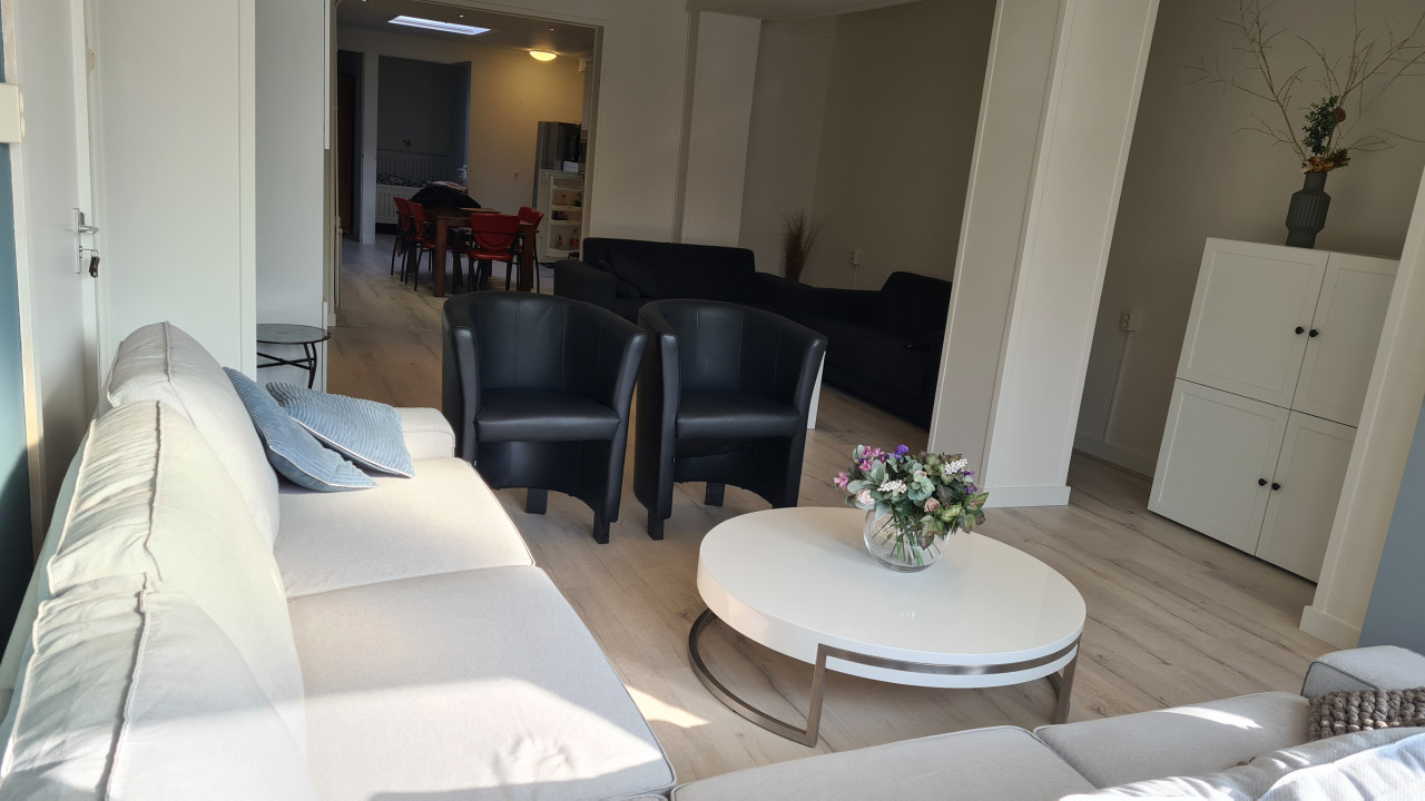 Beschikbaar per 1 juni a.s. benedenappartement 100 m2 gemeubileerde verhuur