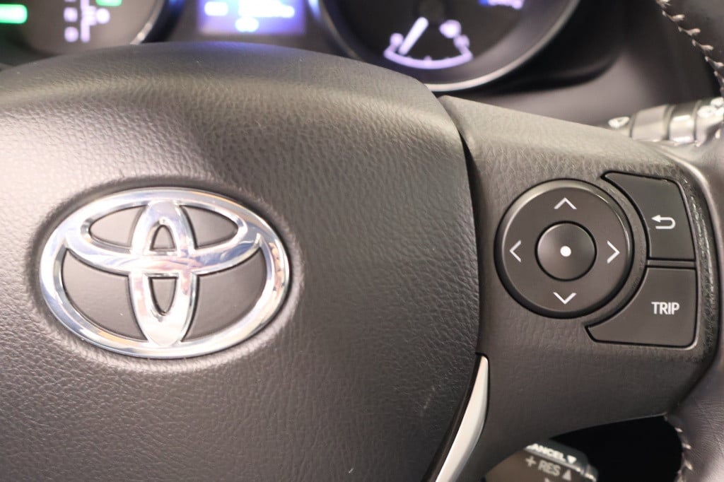 Toyota Auris 1.8 hybrid lease