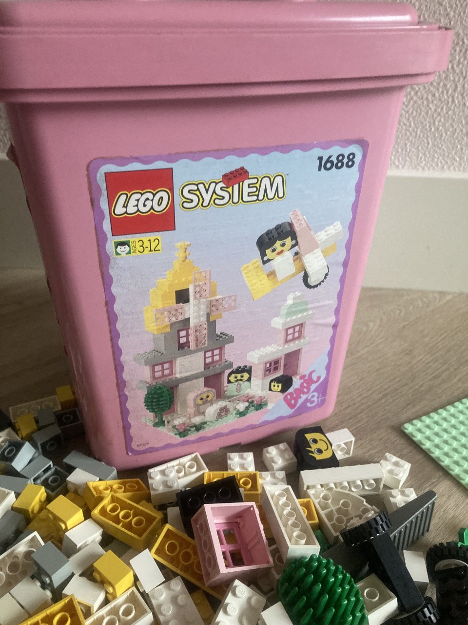 Lego emmer met veel lego