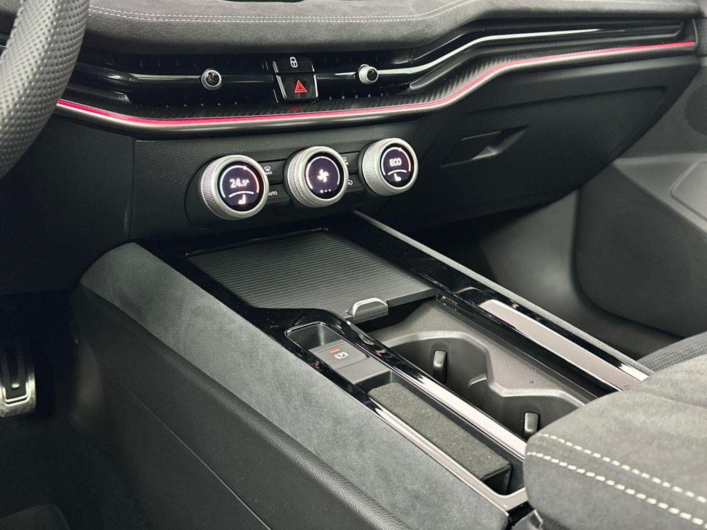 Skoda Superb sportline business 1.5 tsi phev 150 kw / 204 pk co