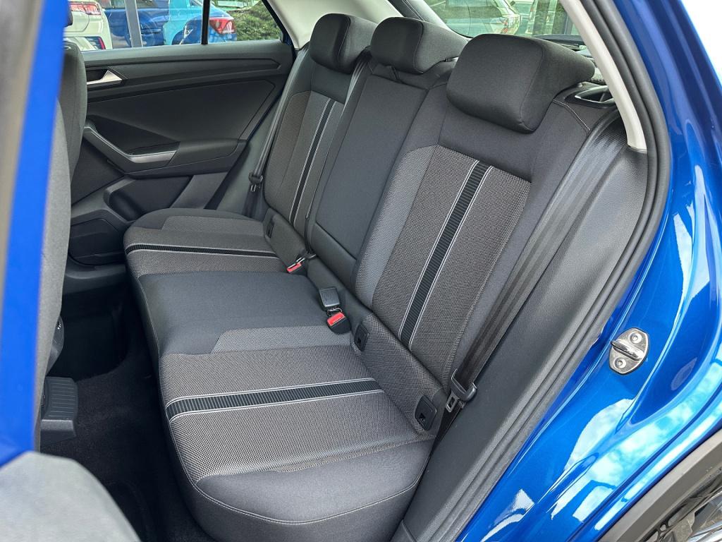 Volkswagen T-roc 1.5 tsi 150pk style | trekhaak | navi | camera | carplay |