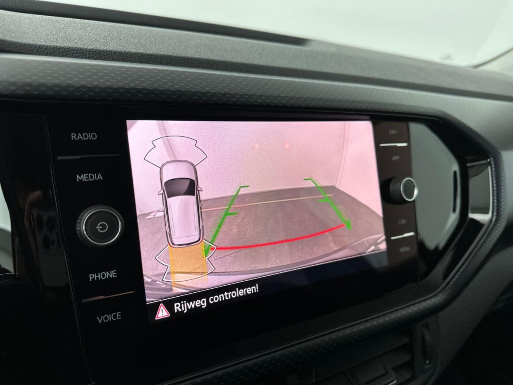 Volkswagen T-cross 1.0 tsi united beats camera lane