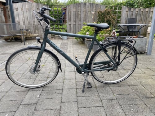 Giant Chill.    Giant Ease E+1 elektrische fiets.  Giant Daily Tour.