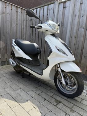 Piaggio Fly 4-takt – bouwjaar 2012 – geel kenteken