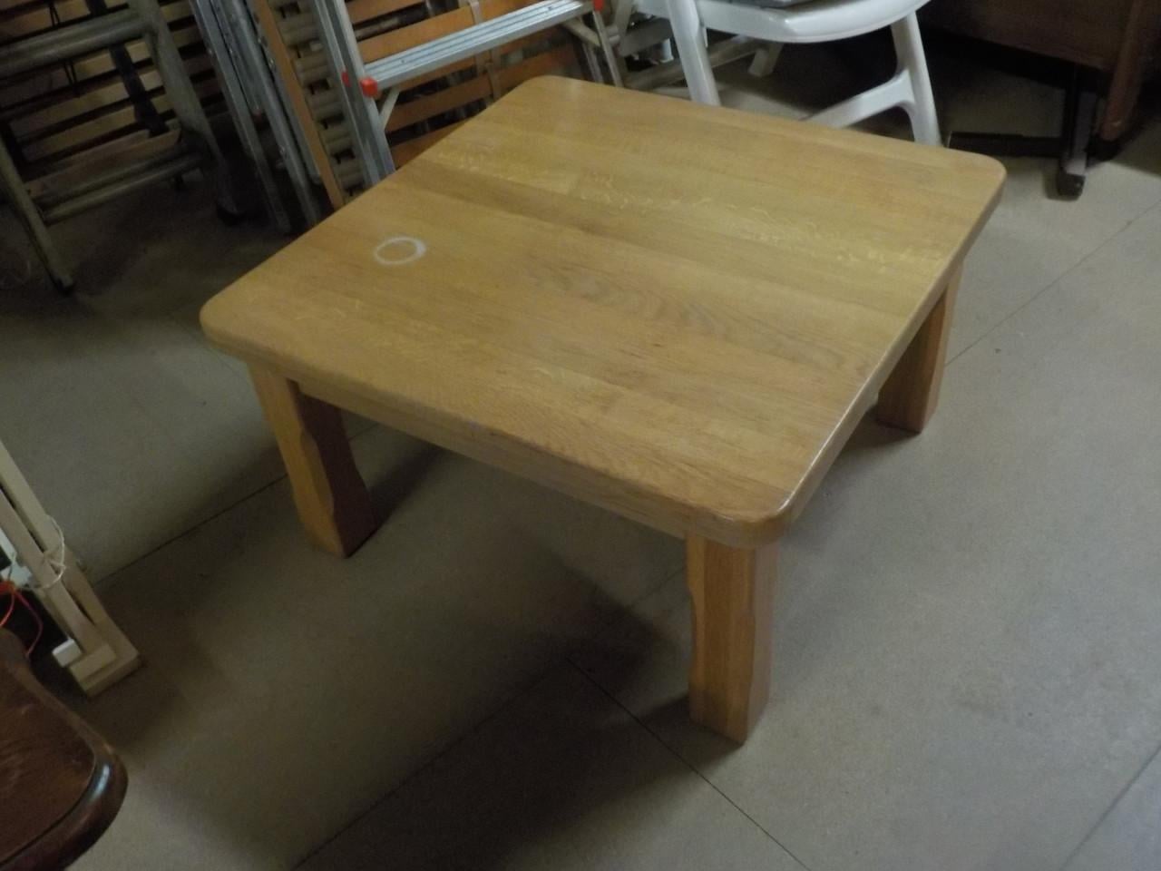 Massief blank eiken salontafel in goede staat 80 x 80 cm dikte 4 cm