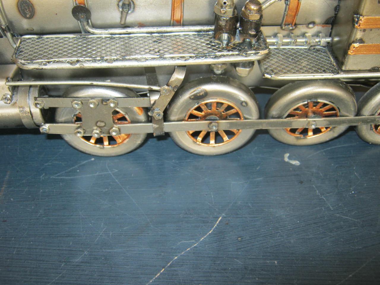 Metalen kunstwerk trein.