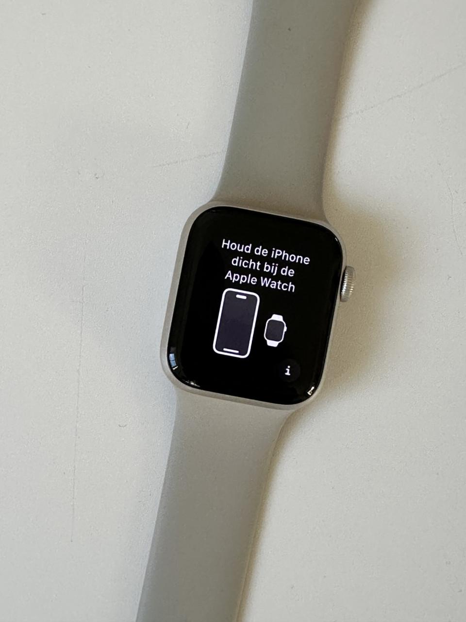 Apple watch 40 mm SE 2 2022 aluminium starlight sportband in 2 maten