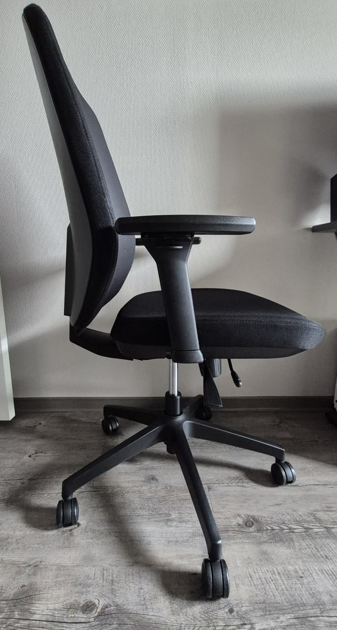 Elektrisch verstelbaar bureau + bureaustoel