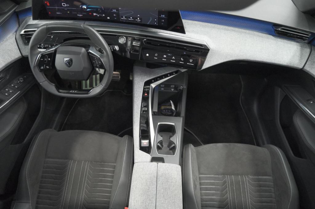 Peugeot 5008 1.2 hybrid 136 gt 7p | 360 camera | panoramadak | elektrische 