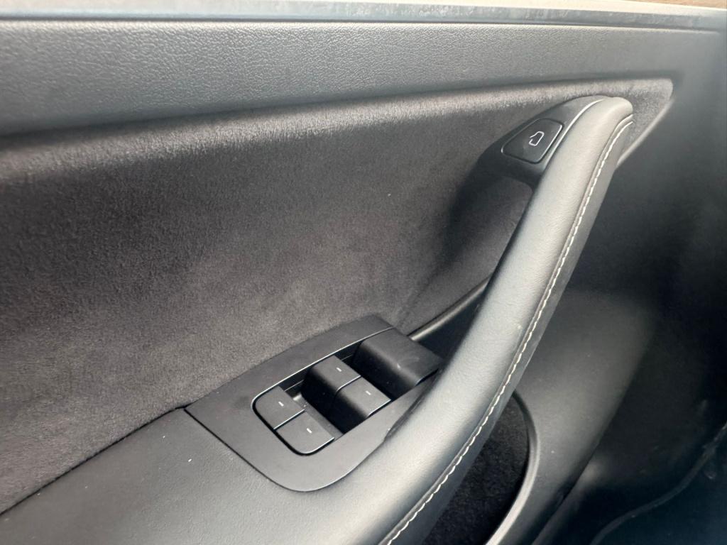 Tesla Model Y long range awd 75 kwh