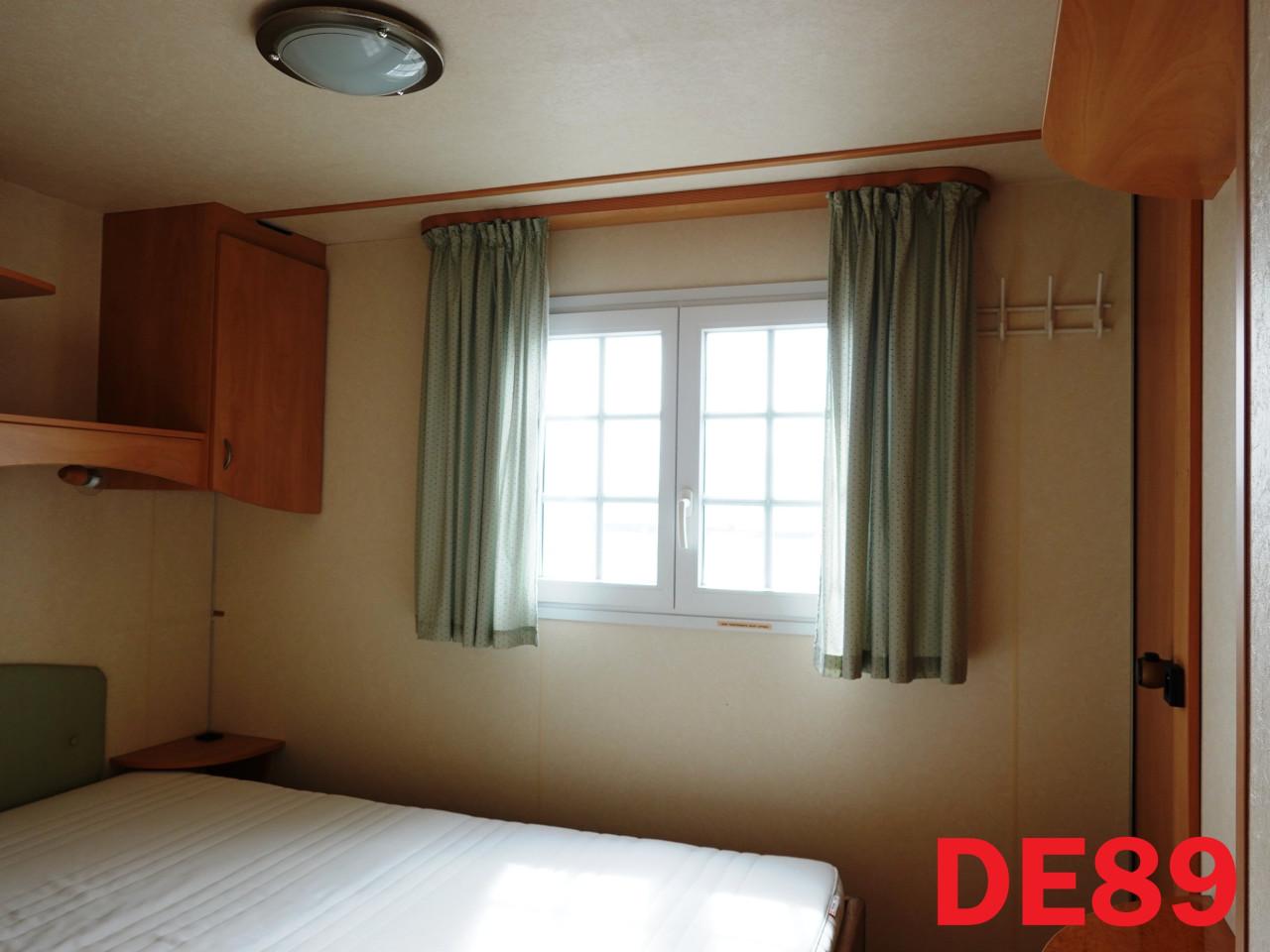 Keurig Bürstner chalet met 2 slaapkamers dubbel glas en middenkamer te koop