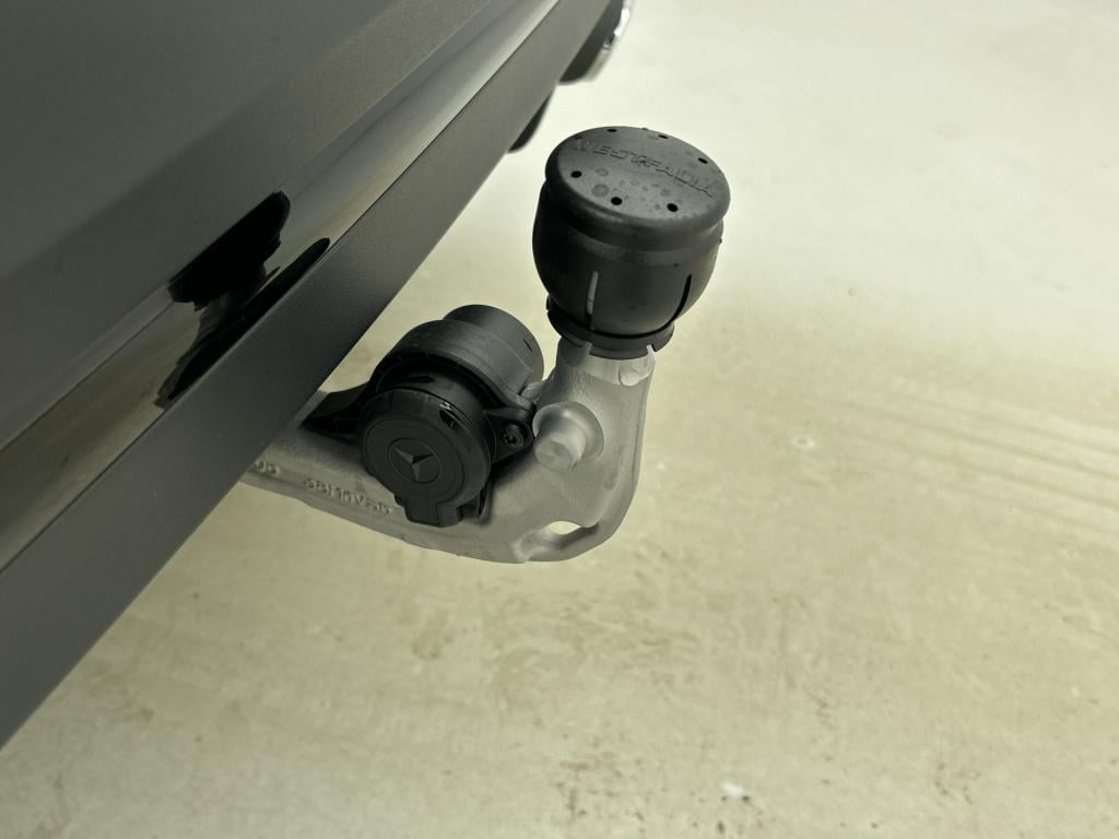 Mercedes-Benz Gla-klasse 180 business solution amg | nightpakket | trekhaak