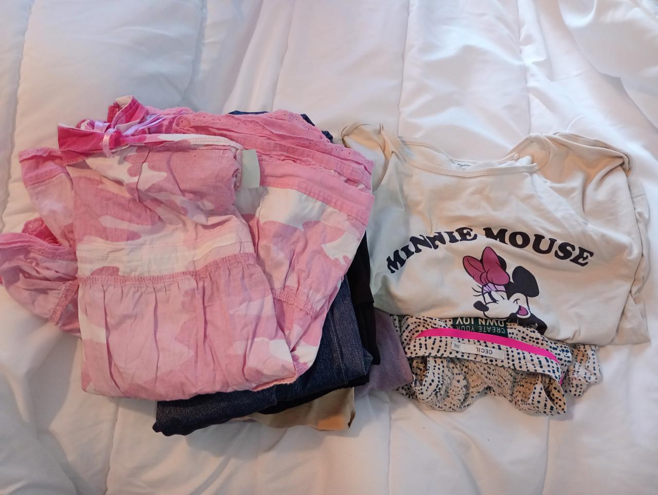 Roze rok blauwe legging twee spijkerbroeken