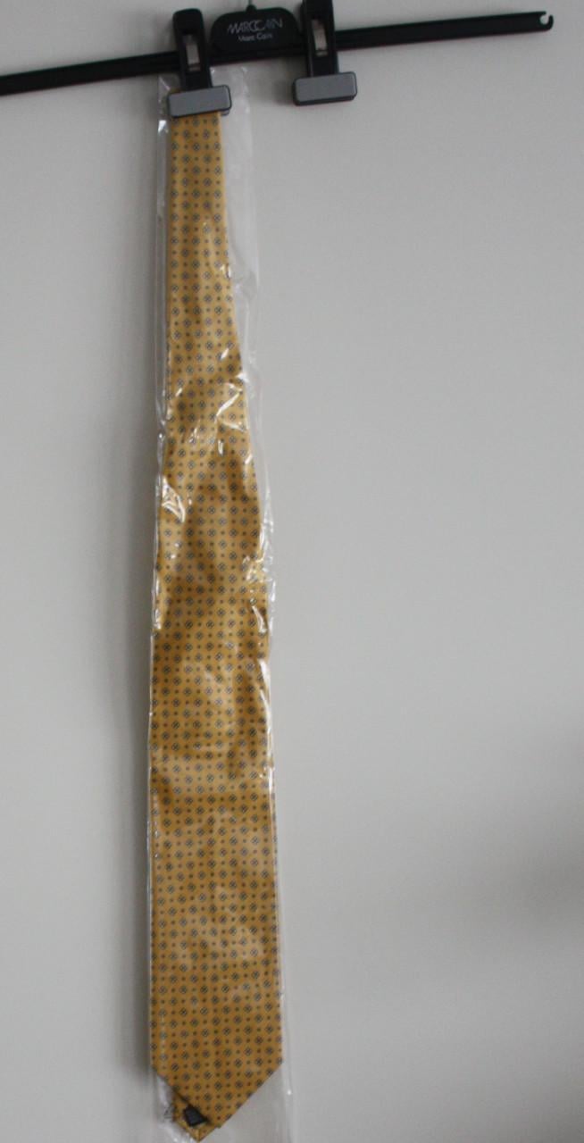 Nieuwe stropdas geel met bloemetjes en stippen