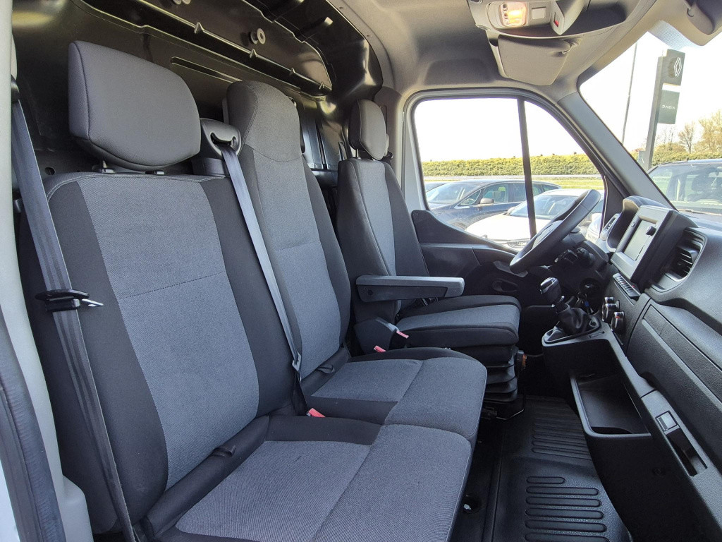Renault Master t35 2.3 dci 180 l3 h2 v/d born glasresteel, trekhaak, camera