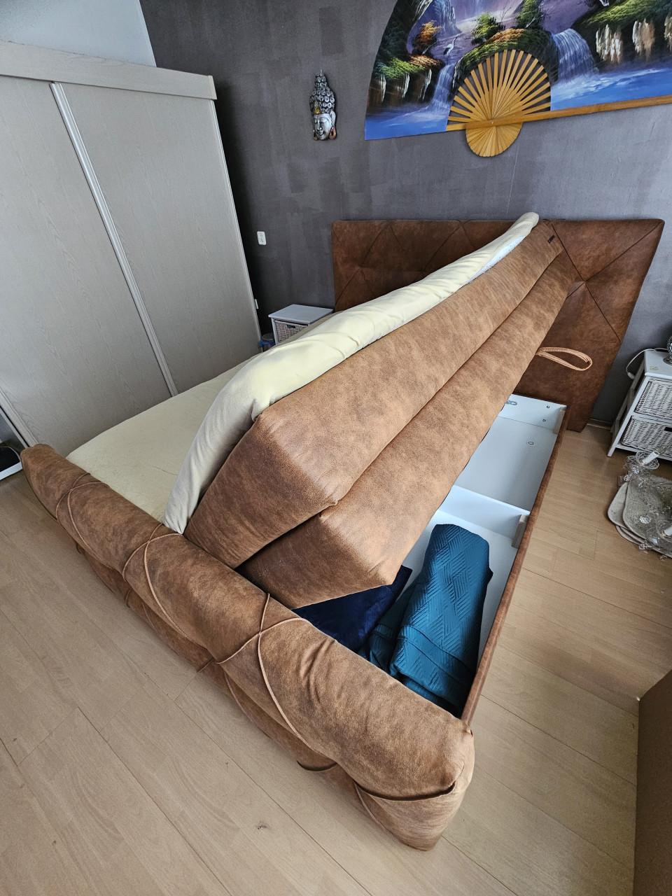 Twee persoons bed
