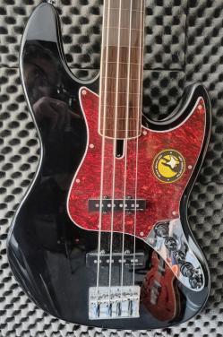 Fretloze basgitaar: Sire Marcus Miller V7