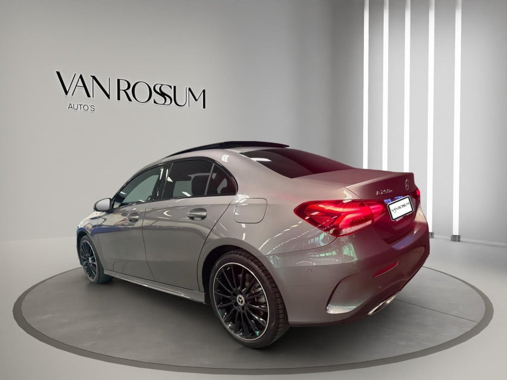 Mercedes-Benz A-Klasse 250 e amg line pano led matrix