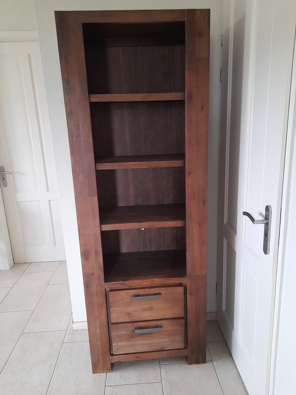 Prachtige (boeken) kast 200 x 72 x 40 (in goede nette staat )