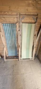Twee houten strandstoelen