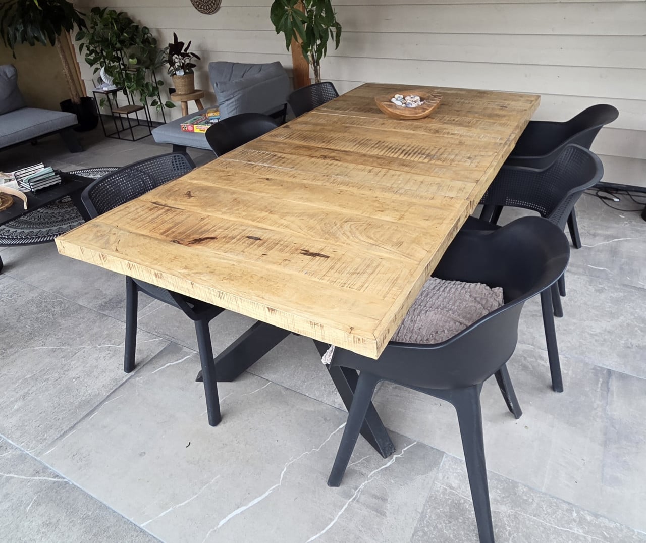 Tafel mangohout met stalen voet