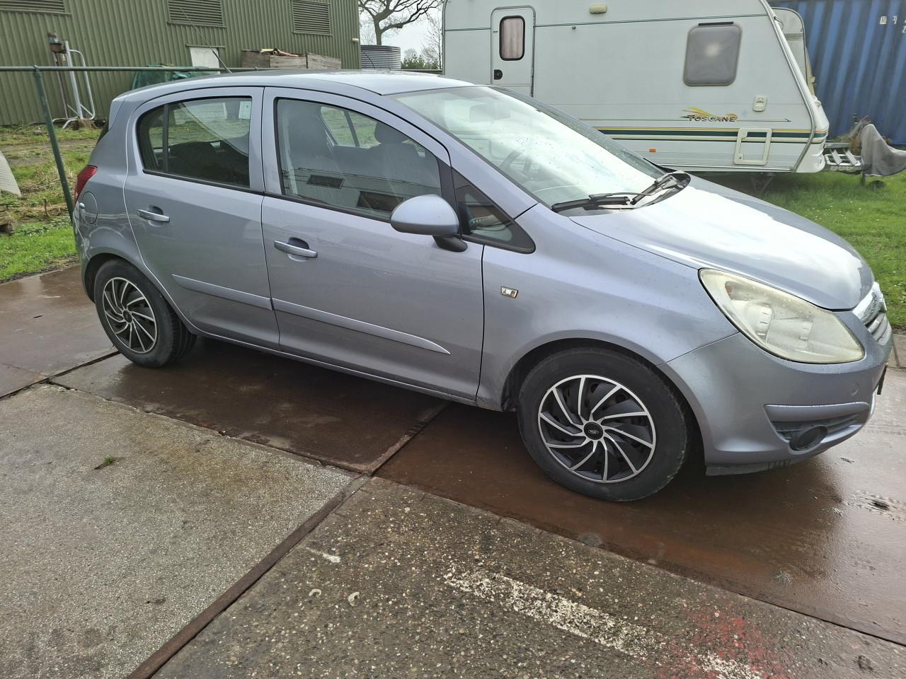 Opel Corsa 12 5 deurs met trekhaak