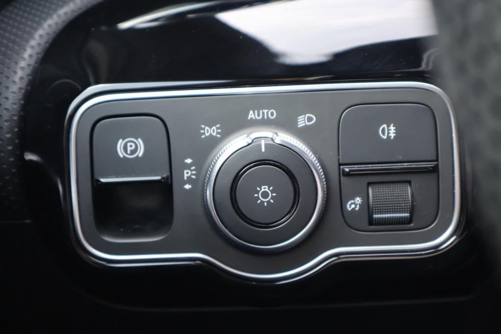 Mercedes-Benz A-Klasse 180 business solution amg l automaat l camera l temp