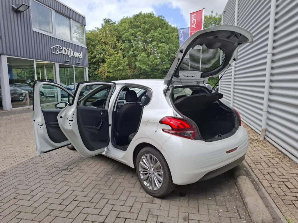 Peugeot 208 1.2 tech edition 110 eat6 automaat nav/clim/cam/lm