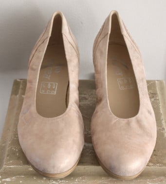Beige met goudglood  pump maat 6,5