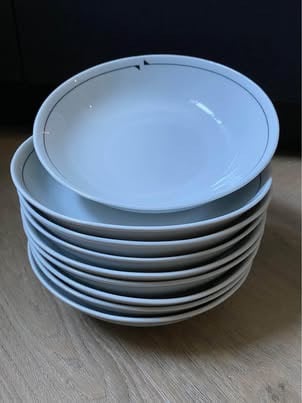 Servies, 9 delig servies, borden, schalen, theepot, kop en schotels, gebaks