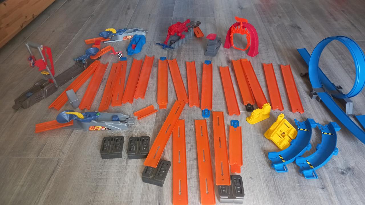 Hotwheel garage haai en brug en toebehoren