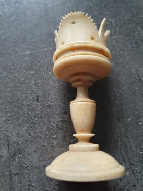 Antieke toren van been voor een schaakspel nodig?