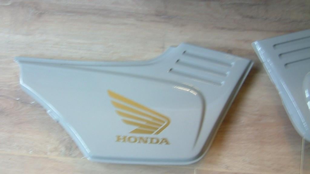 Honda frame delen  schone tanken -kappen -voorvorken