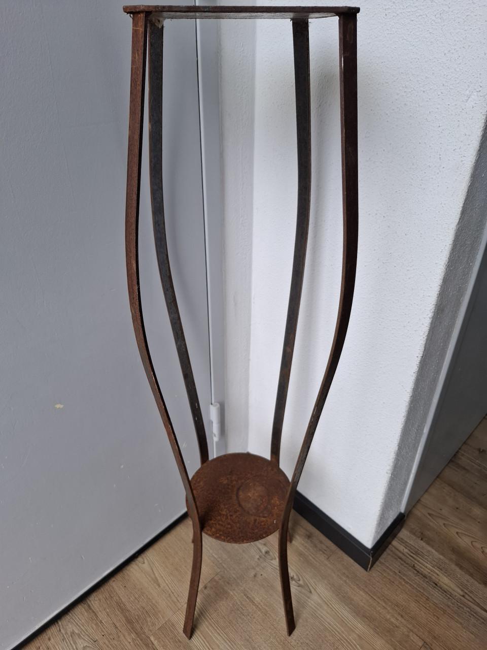 Gietijzeren plantentafel