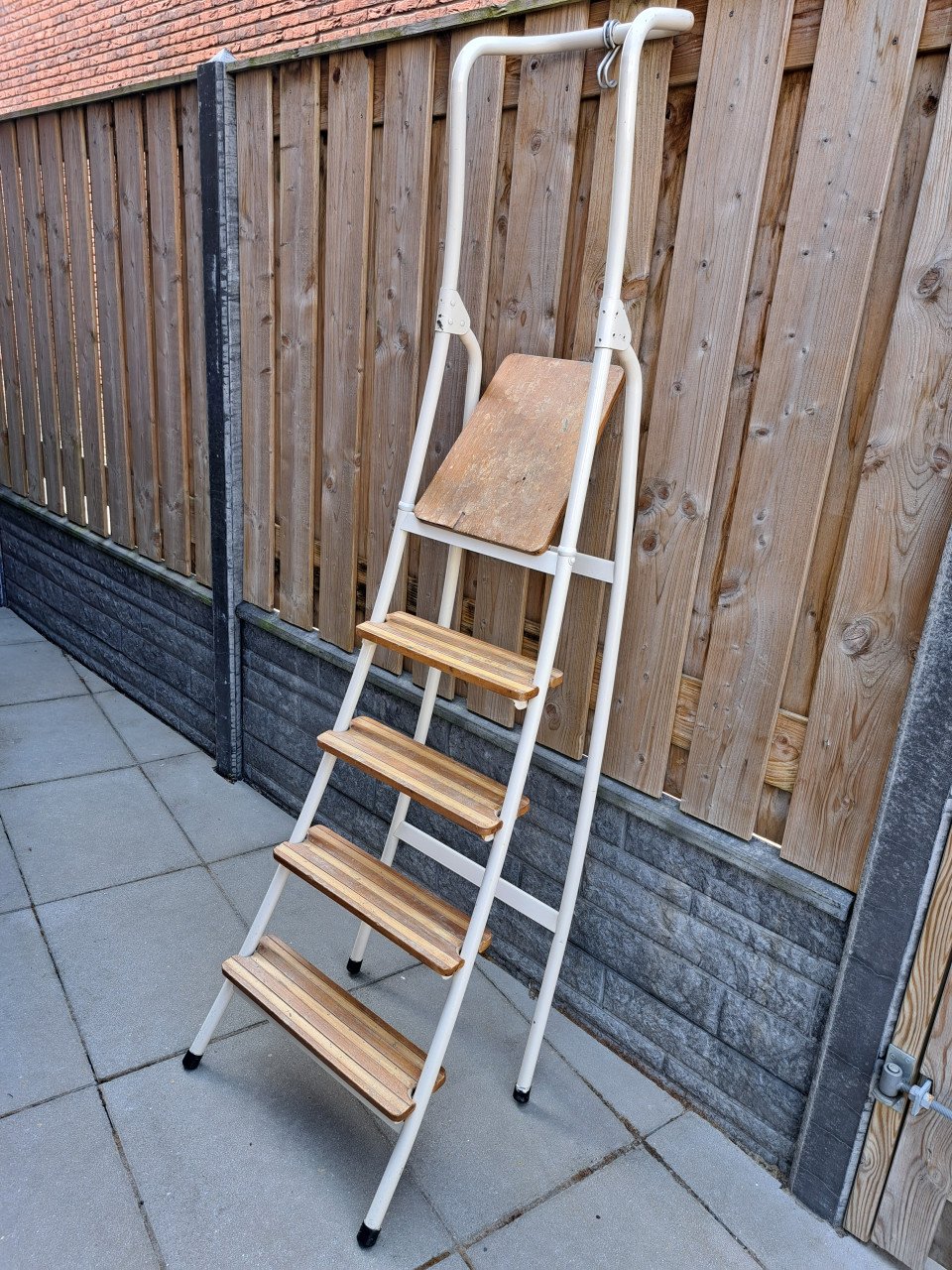 Schildersladder of huishoudtrap.