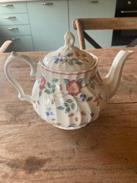 Theepot Churchill Briar Rose, Chartwell Collection