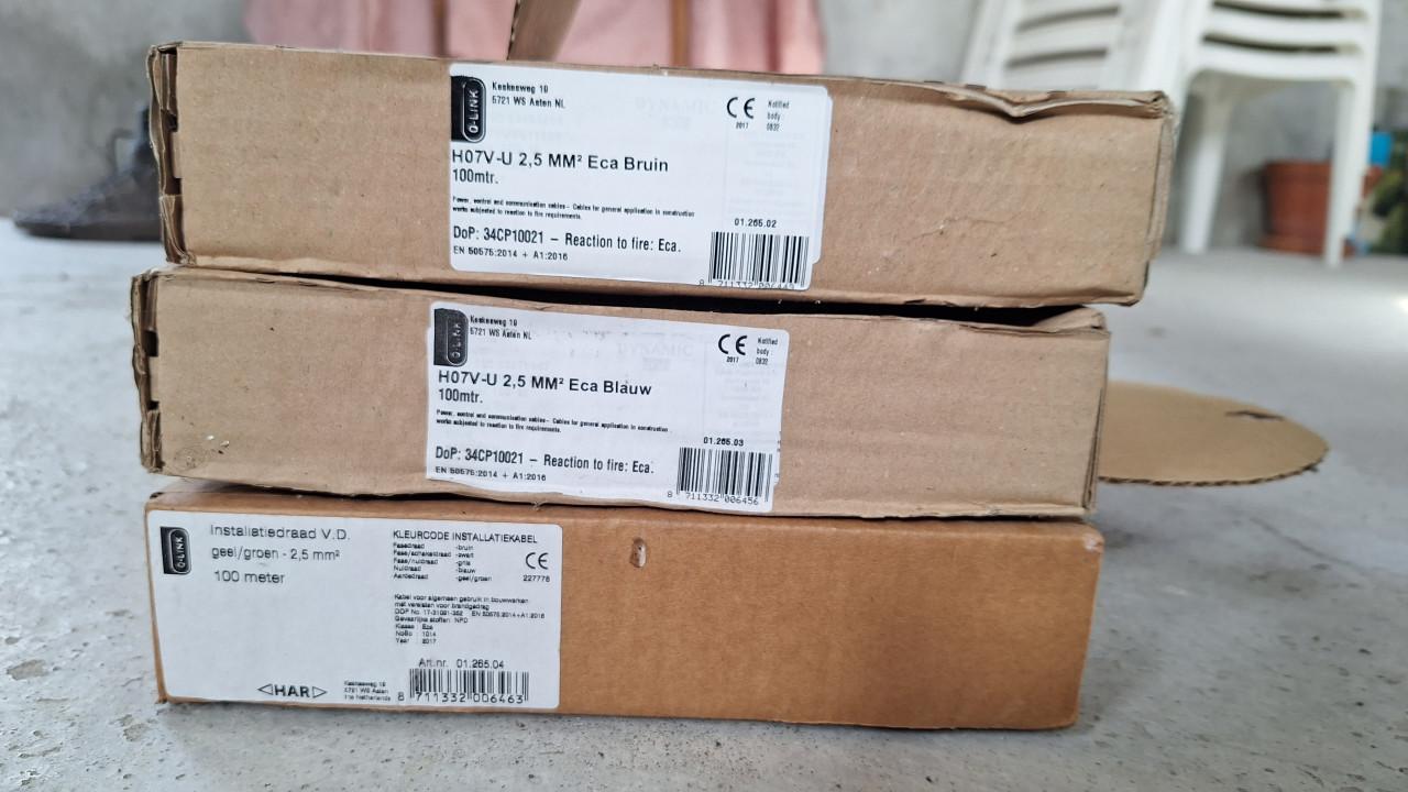 Divers electrisch voorinstallatiematriaal te koop