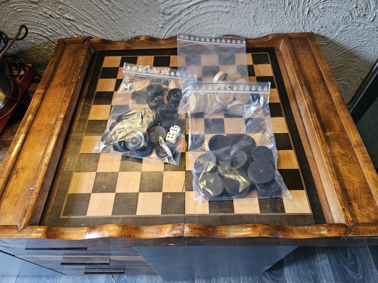 Antieke franse houten dam- en backgammonspel met lade