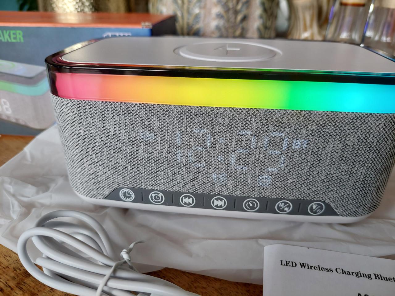 Nieuwe draadloze LED bleutooth speaker/klok/radio