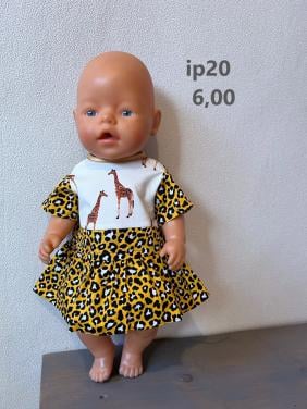 Poppenkleertjes baby born. Jurkje. Opbrengst KiKa.