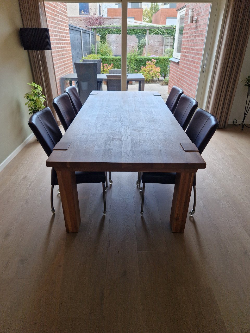 Eiken eettafel met 6 stoelen