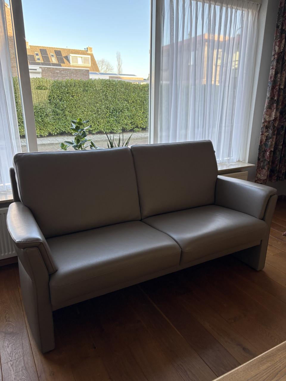 Mooie beige bank (2-zit)