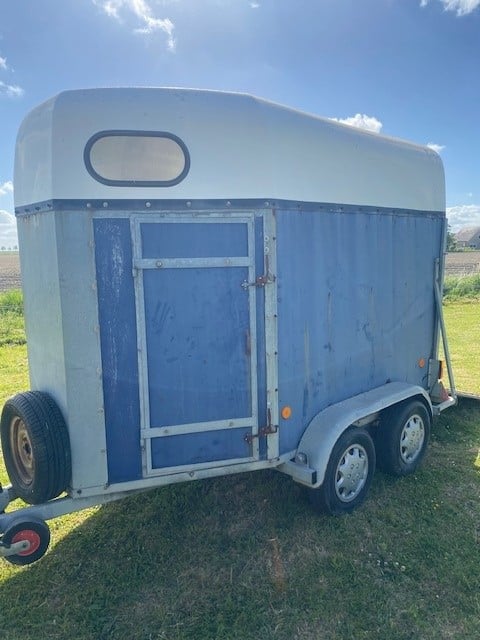 Paardentrailer voor 2 paarden