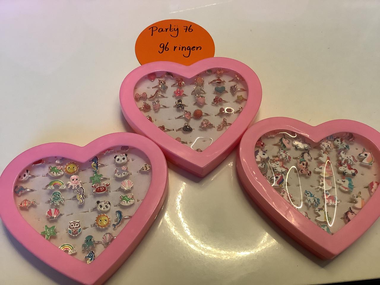 Partij leuke kinderringen. ( partij 76)