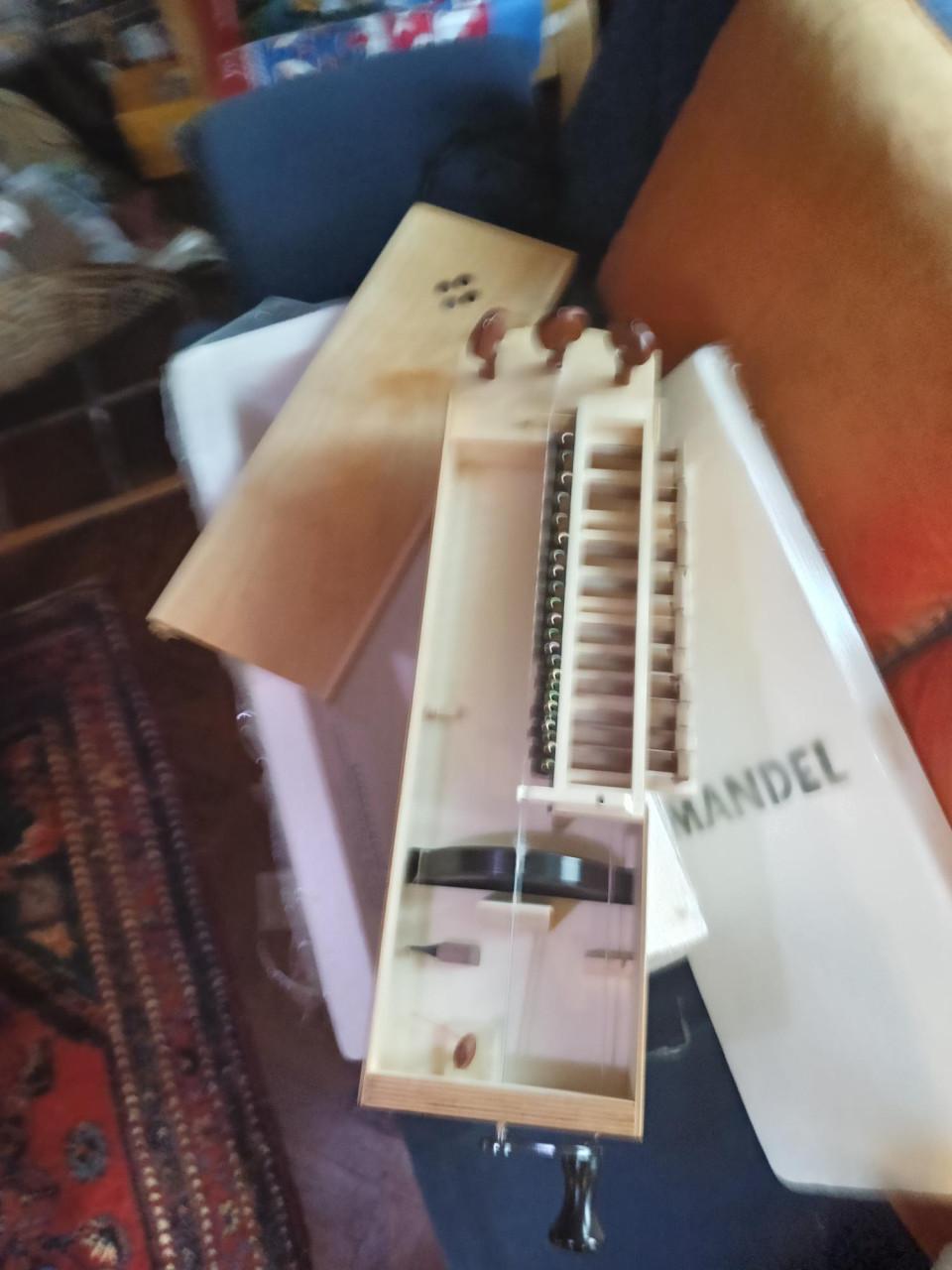 Te koop nieuwe draailier Symphonia