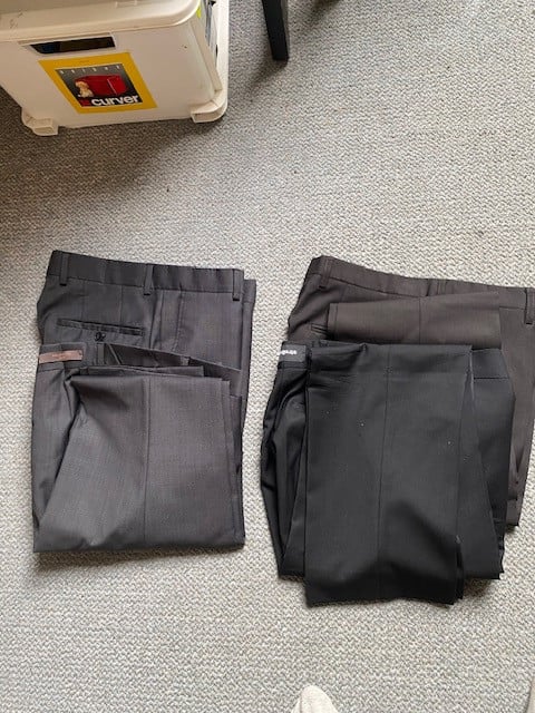 4 pantalons