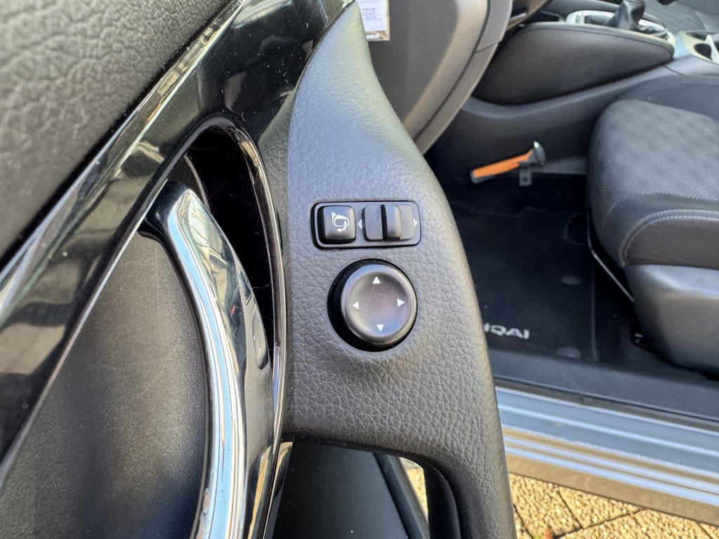Nissan Qashqai 1.2 n-connecta design pack | trekhaak | panoramadak | naviga