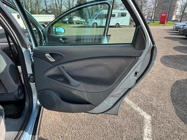 Citroen C5 berline 1.8-16v cool tech | airco | trekhaak | parkeerhulp voor 