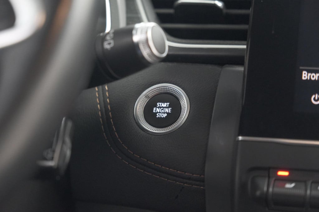 Renault Captur tce 130 edc initiale paris | trekhaak | adaptieve cruise con